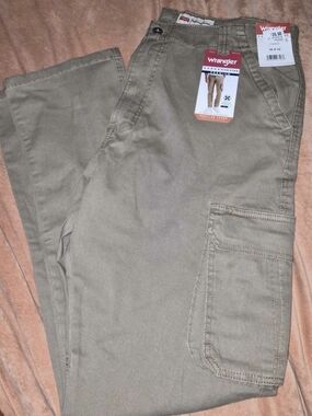 Wrangler Men's Khaki Cargo Pants with Side Pockets